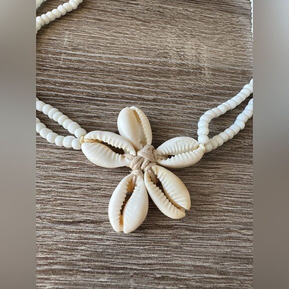 White Shell Beaded Necklace N894 - Picture 3 of 4